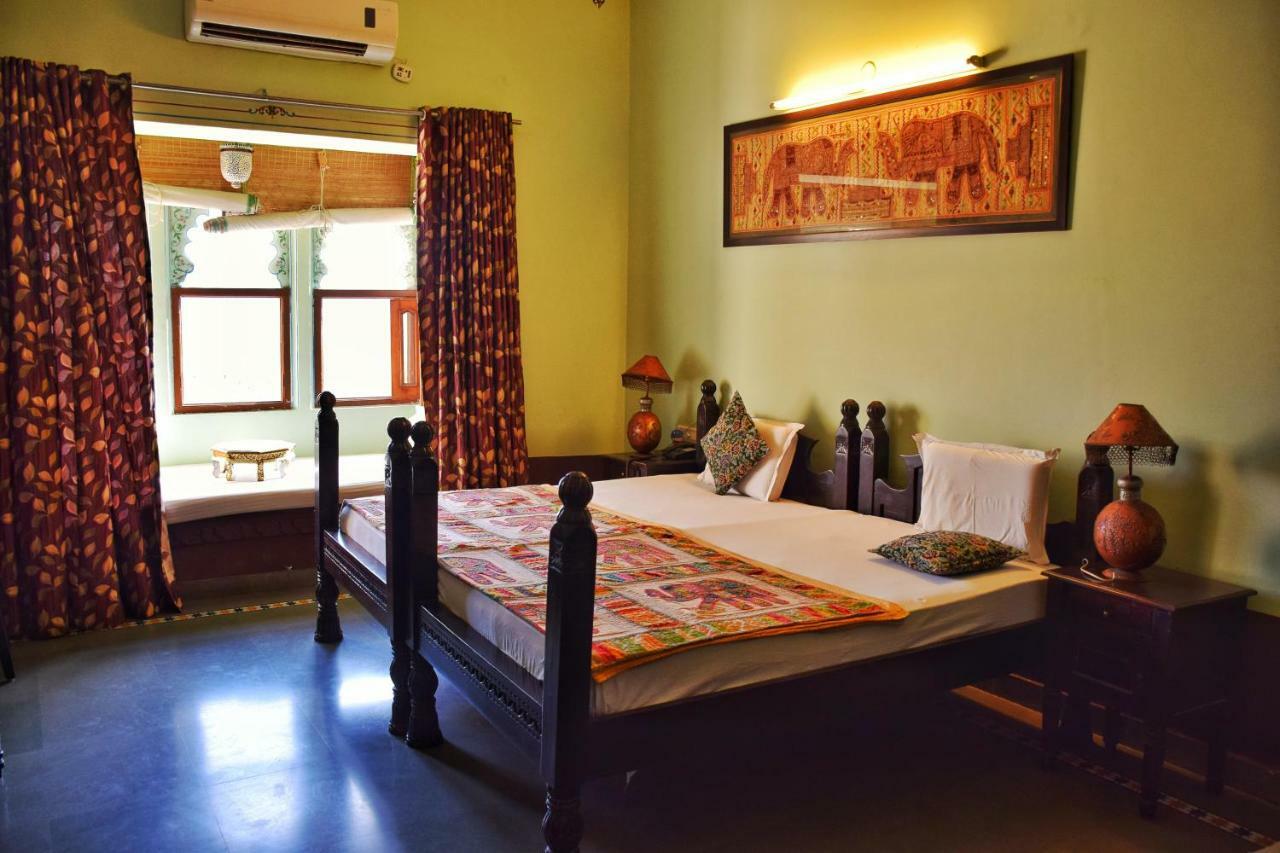 Hotel Kurabar Kothi Удайпур Екстериор снимка