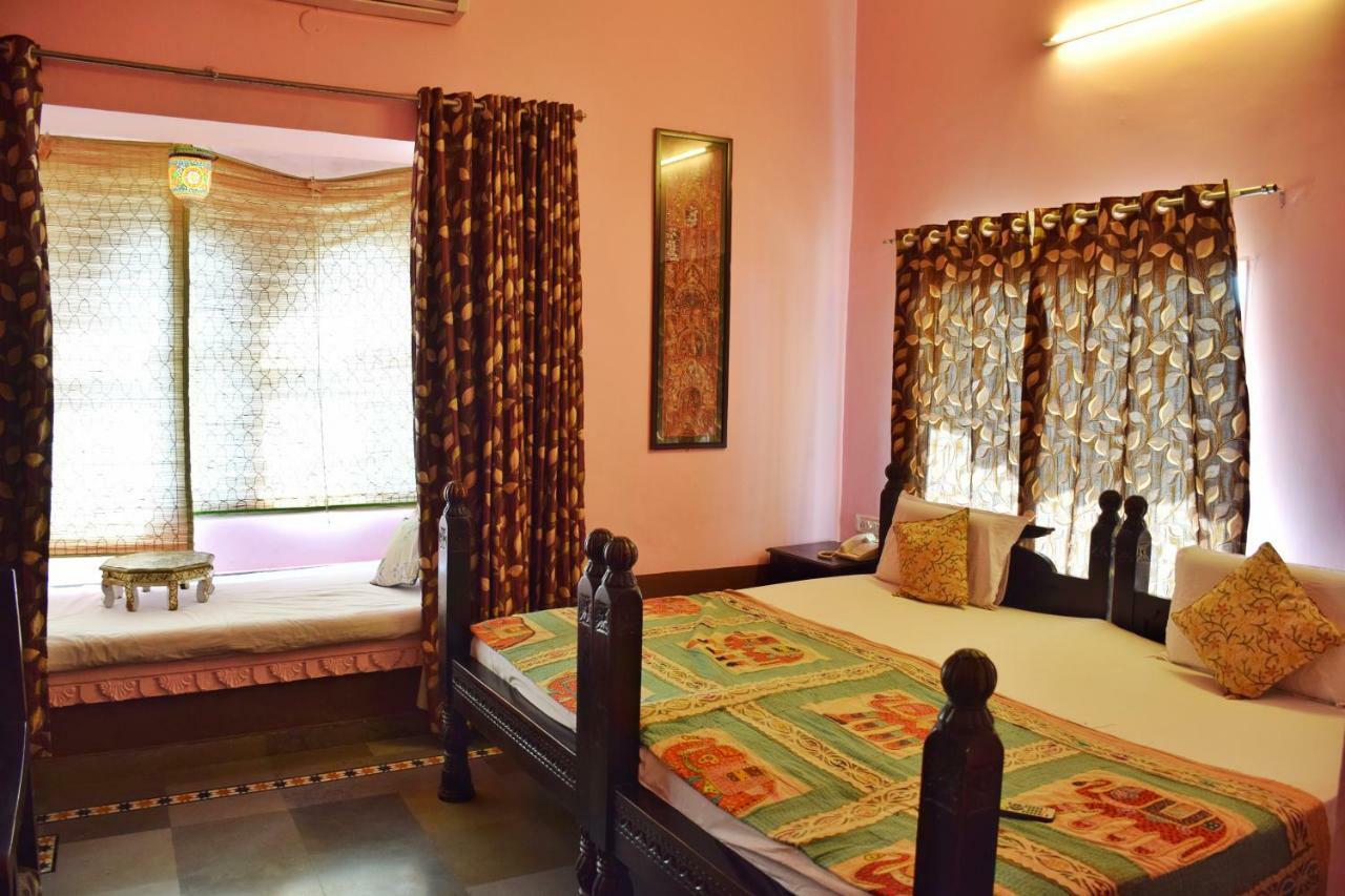 Hotel Kurabar Kothi Удайпур Екстериор снимка