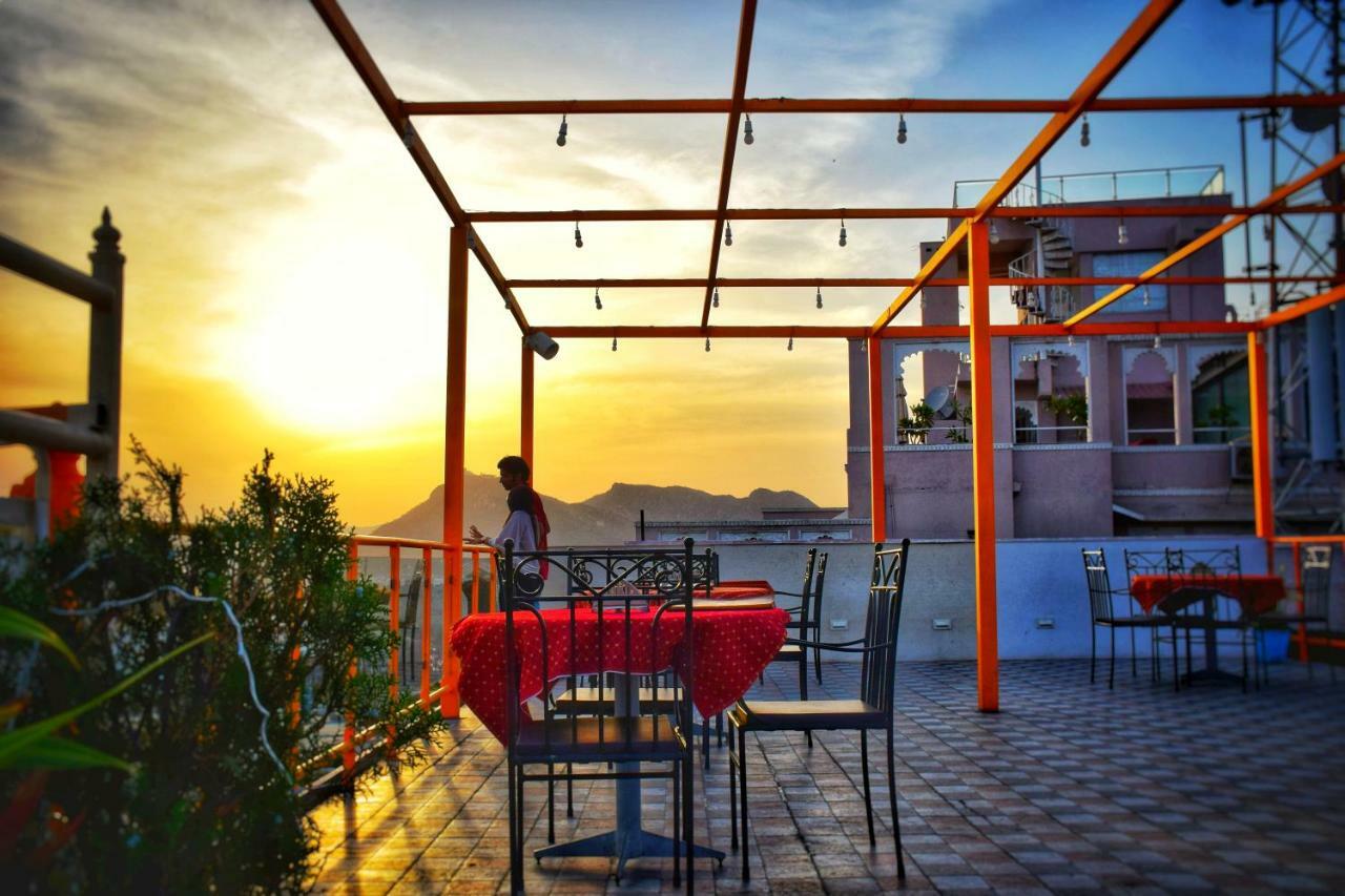 Hotel Kurabar Kothi Удайпур Екстериор снимка