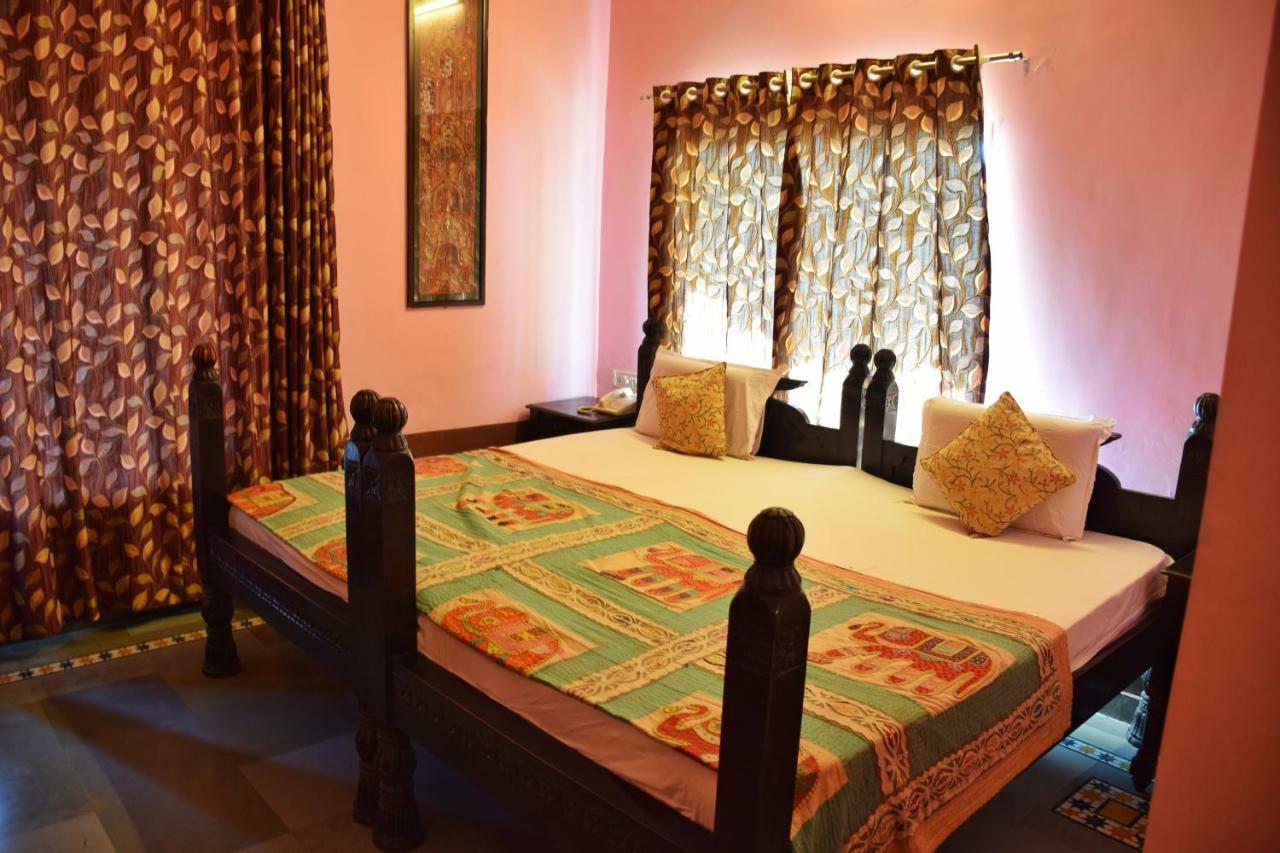 Hotel Kurabar Kothi Удайпур Екстериор снимка